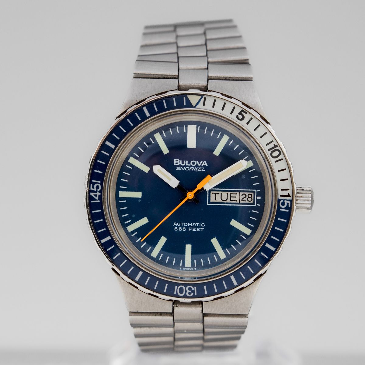 Bulova - Rarissimo Snorkel Quadrante Blu, in Acciaio con con Ghiera in Bachelite, Data e Giorno d...