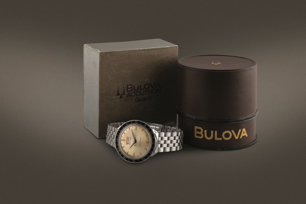Bulova - Raro Accutron Astronaut Albino con Logo "nave" in Acciaio con Ghiera in Bachelite, Movim...