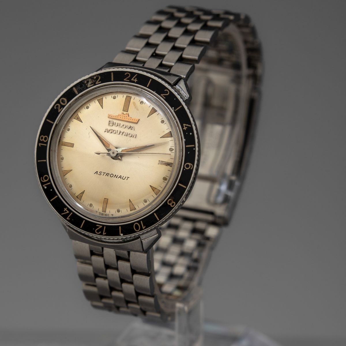Bulova - Raro Accutron Astronaut Albino con Logo "nave" in Acciaio con Ghiera in Bachelite, Movim...