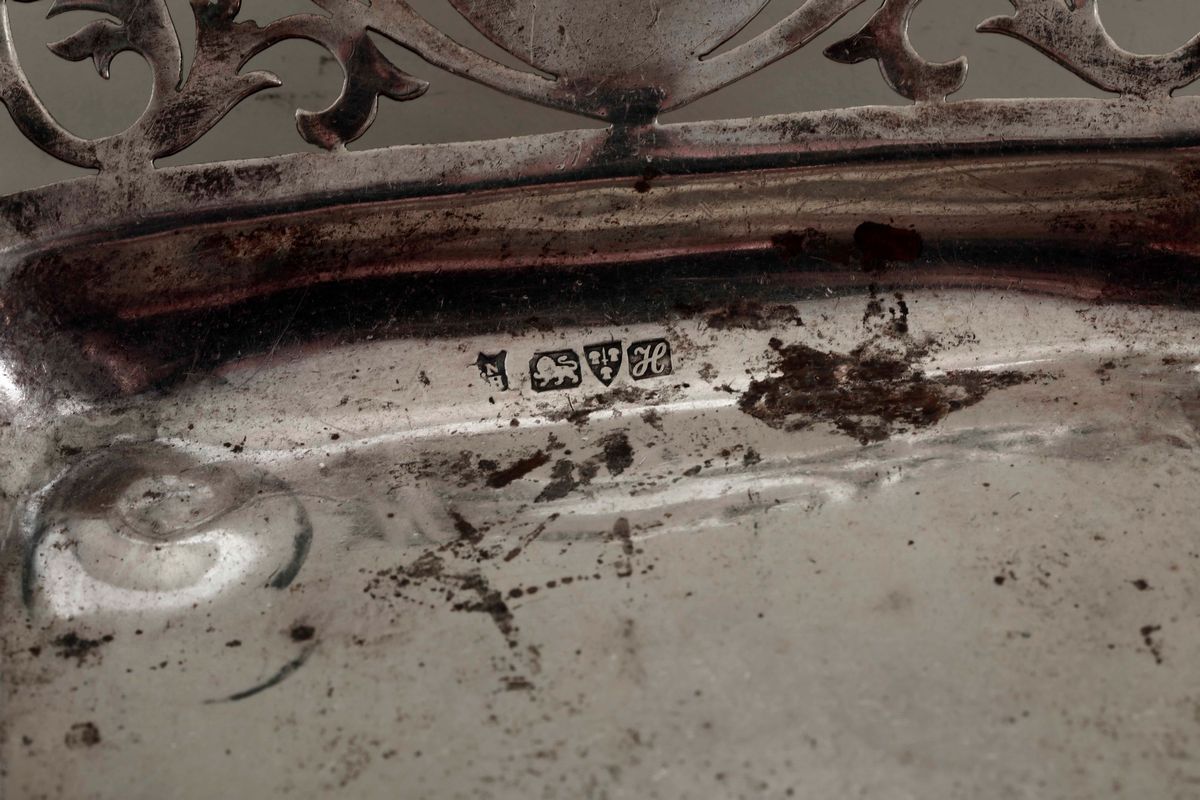 Cestino in Argento Fuso e Traforato. Marchi della Città di Chester per L'anno 1908 e Dell'argenti...