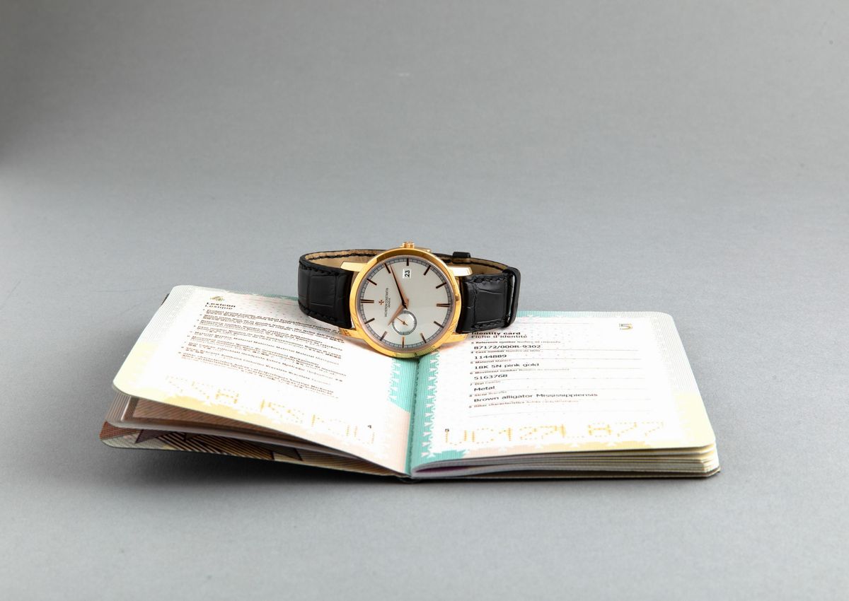 Vacheron & Constantin - Traditionelle, Elegante Orologio in Oro Rosa 18k con Datario e Piccoli Se...