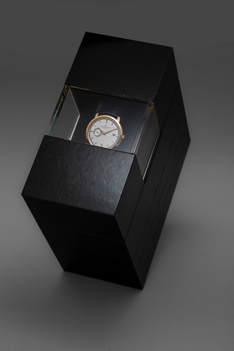 Vacheron & Constantin - Traditionelle, Elegante Orologio in Oro Rosa 18k con Datario e Piccoli Se...