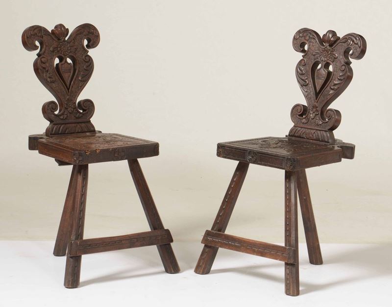 Coppia sedie tripodi in stile rinascimentale  - Asta Antiquariato Febbraio | Cambi Time - Cambi Casa d'Aste
