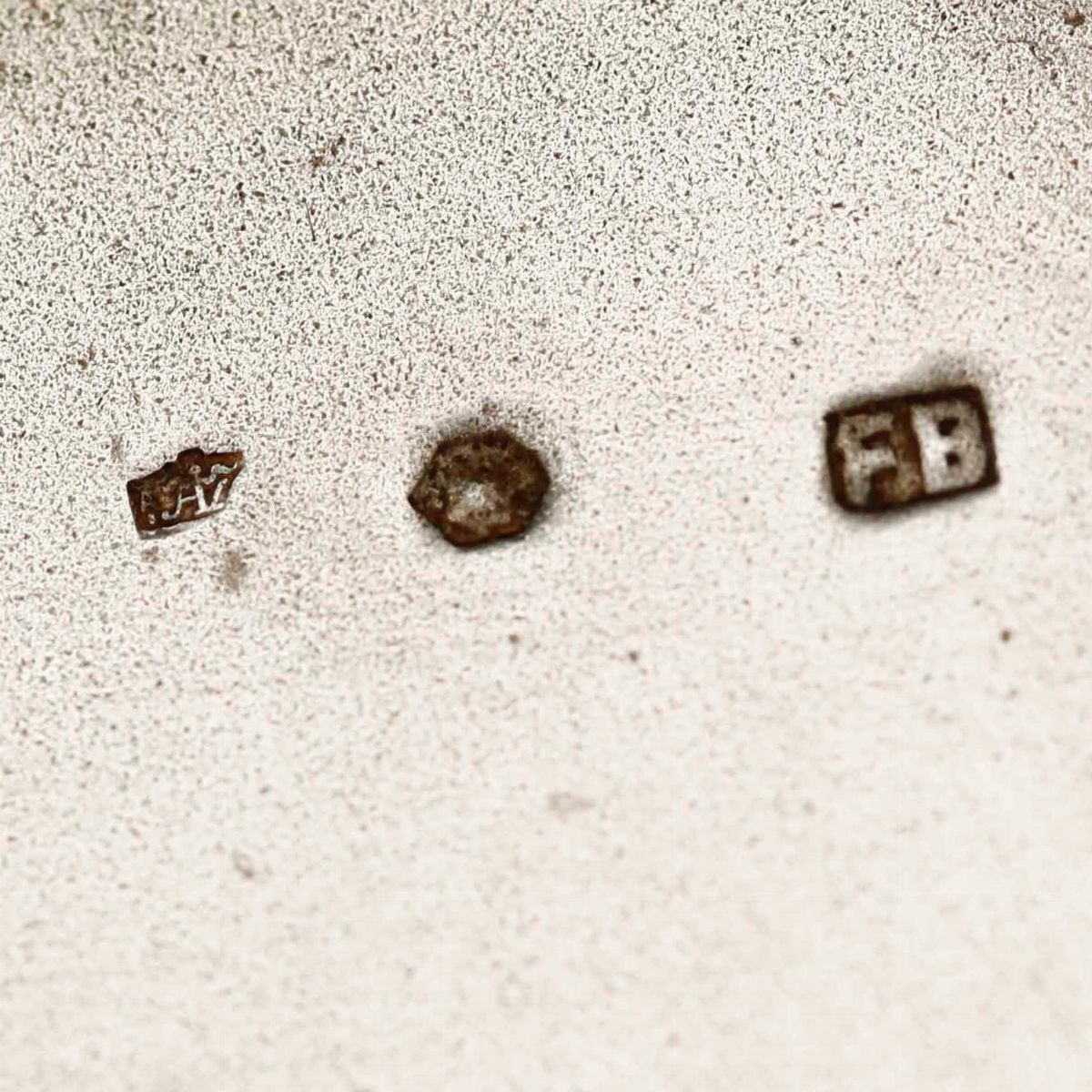 Insieme di 13 Scatoline e Portasigarette in Argento ed Altri Materiali, Varie Epoche