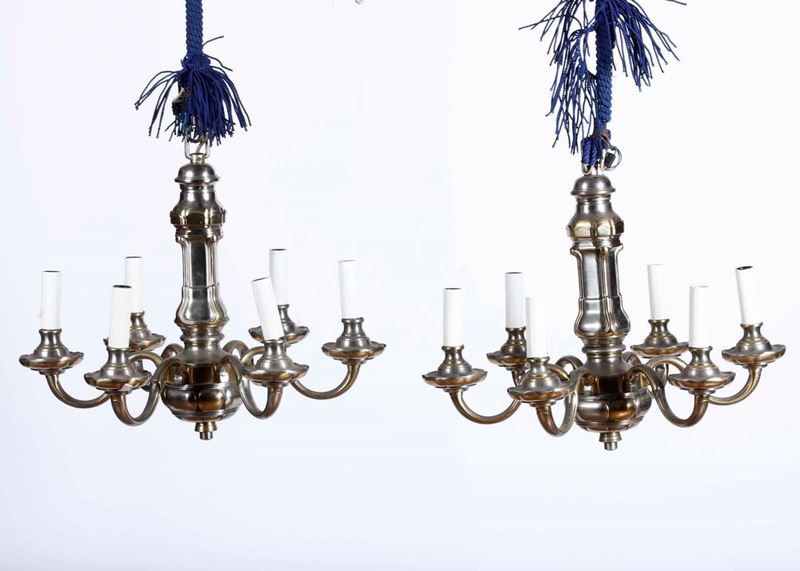 Coppia di lampadari a sei luci. XX secolo  - Asta Antiquariato Luglio | Cambi Time - Cambi Casa d'Aste