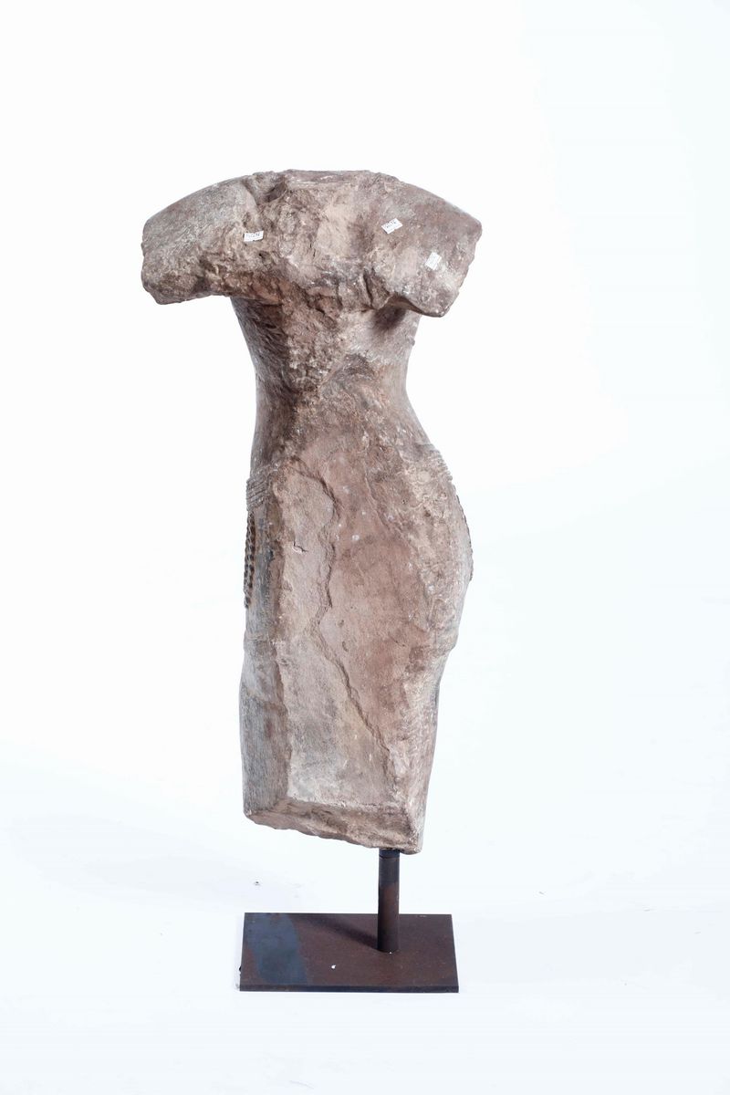 Busto in Pietra Raffigurante Figura Femminile Acefala, India XVIII-XIX Secolo