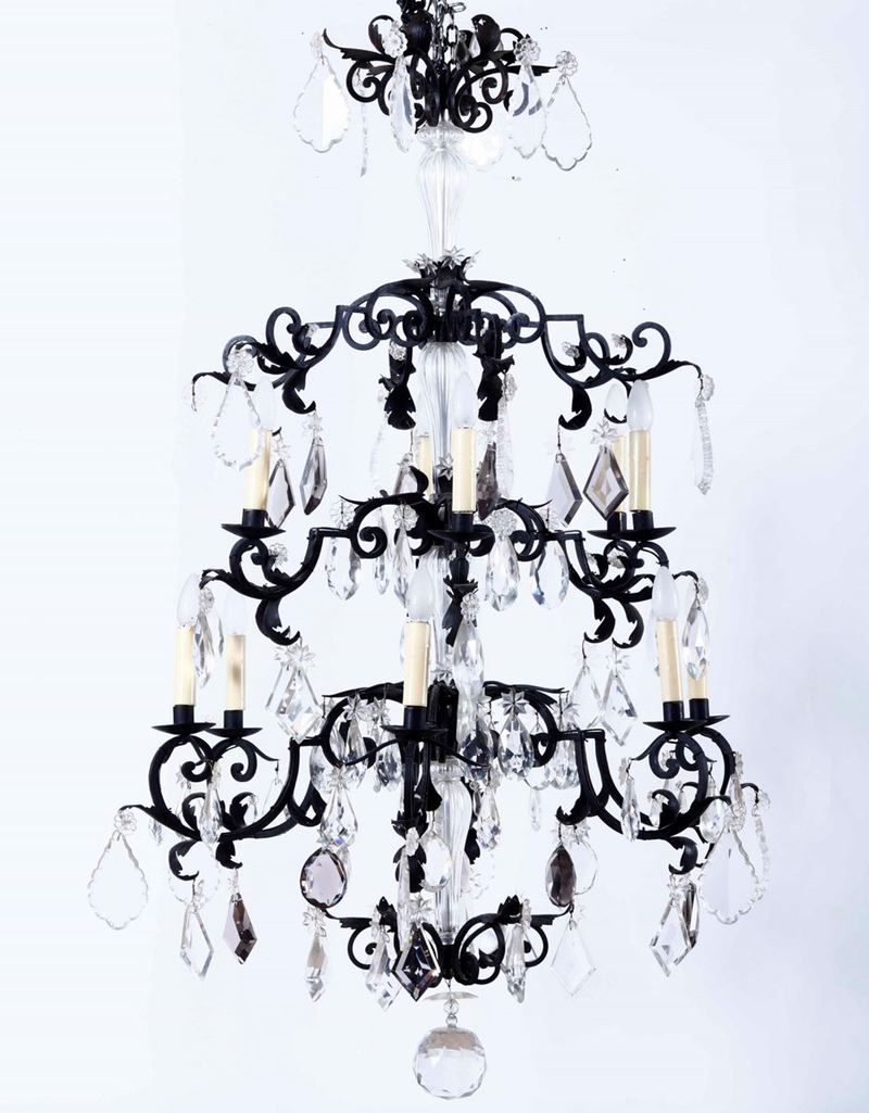 Coppia di lampadari in metallo e cristalli a dodici fiamme  - Auction Italian Mansions - Cambi Casa d'Aste