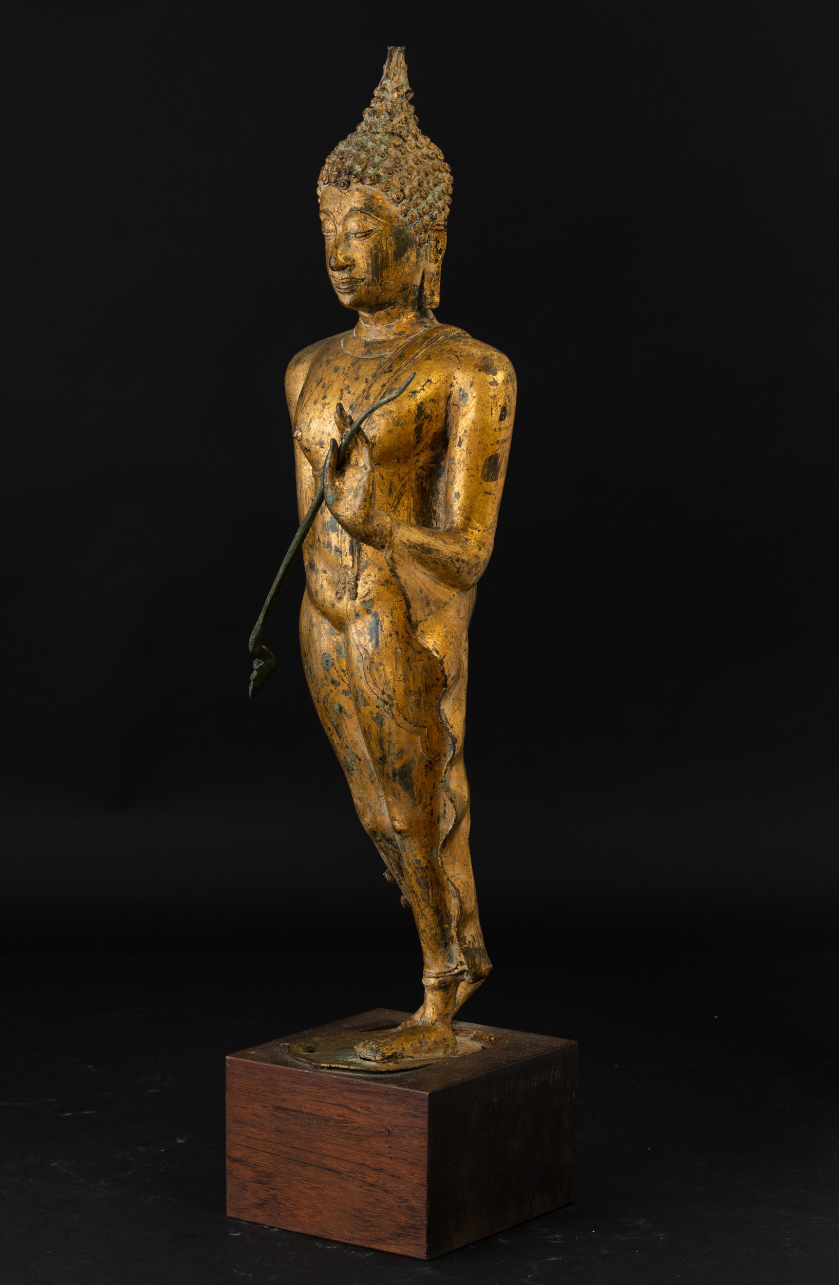 Figura di Buddha Stante in Bronzo Dorato, Thailandia, Ayutthaya, XVII Secolo
