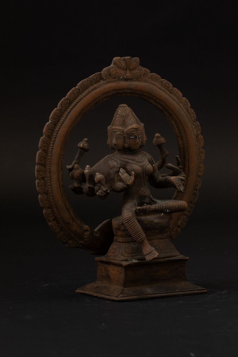 Figura di Divinità Multibraccia in Bronzo Entro Aura, India, XIX Secolo