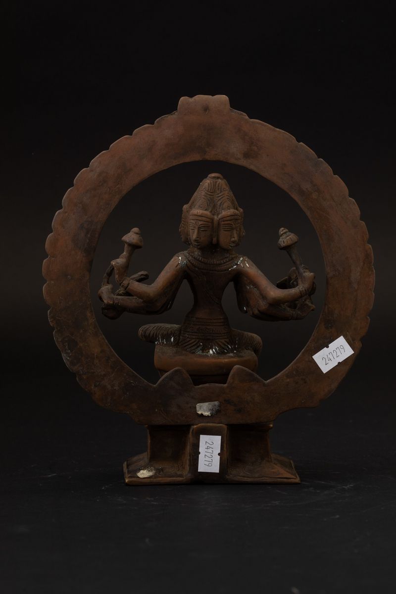 Figura di Divinità Multibraccia in Bronzo Entro Aura, India, XIX Secolo