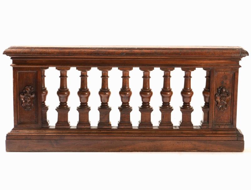 Balaustra in noce a sette colonne e due messe colonne tornite  - Asta Antiquariato Febbraio | Cambi Time - Cambi Casa d'Aste