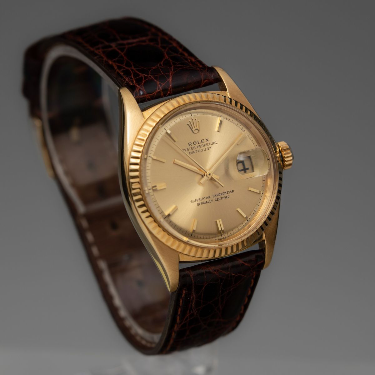 Rolex - Datejust Ref 1601 in Oro 18k con Quadrante Champagne Indici a Bastone e Cinturino in Pell...