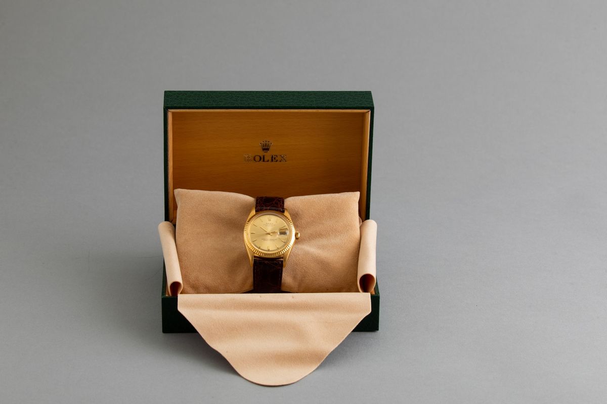 Rolex - Datejust Ref 1601 in Oro 18k con Quadrante Champagne Indici a Bastone e Cinturino in Pell...