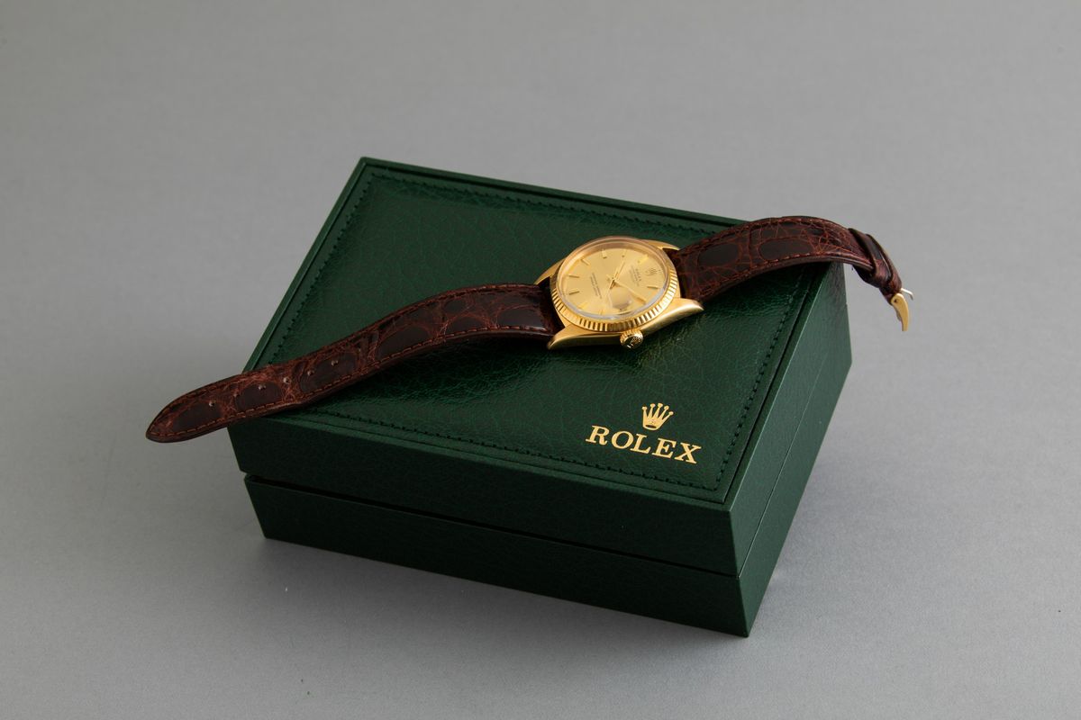 Rolex - Datejust Ref 1601 in Oro 18k con Quadrante Champagne Indici a Bastone e Cinturino in Pell...