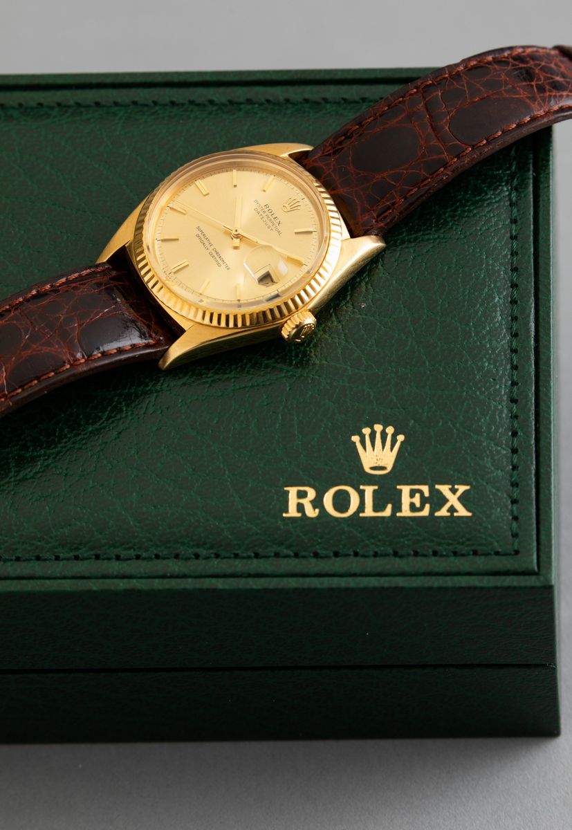 Rolex - Datejust Ref 1601 in Oro 18k con Quadrante Champagne Indici a Bastone e Cinturino in Pell...