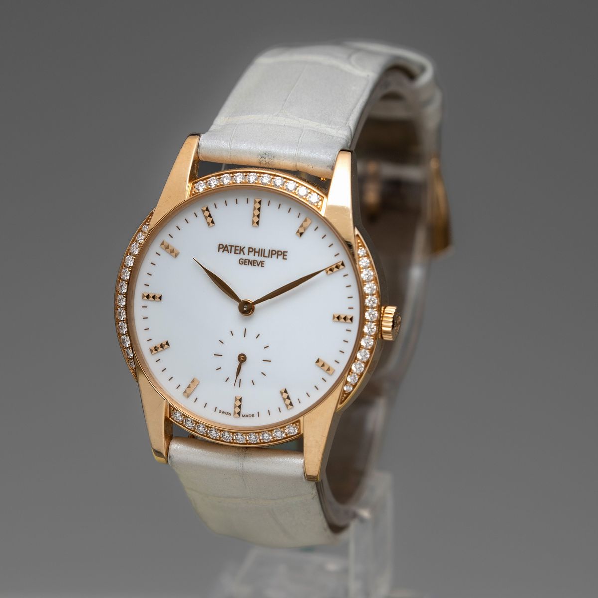 Patek Philippe - Calatrava da Donna in Oro Rosa 18k Carica Manuale, Ghiera con Brillanti