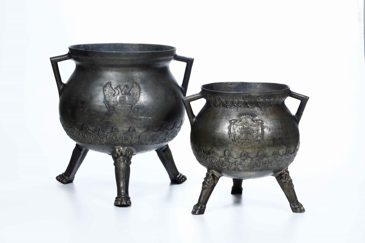 Collezione di 5 Calderoni in Bronzo, Dimensioni e Decori Diversi. Russia, Mosca XIX Secolo