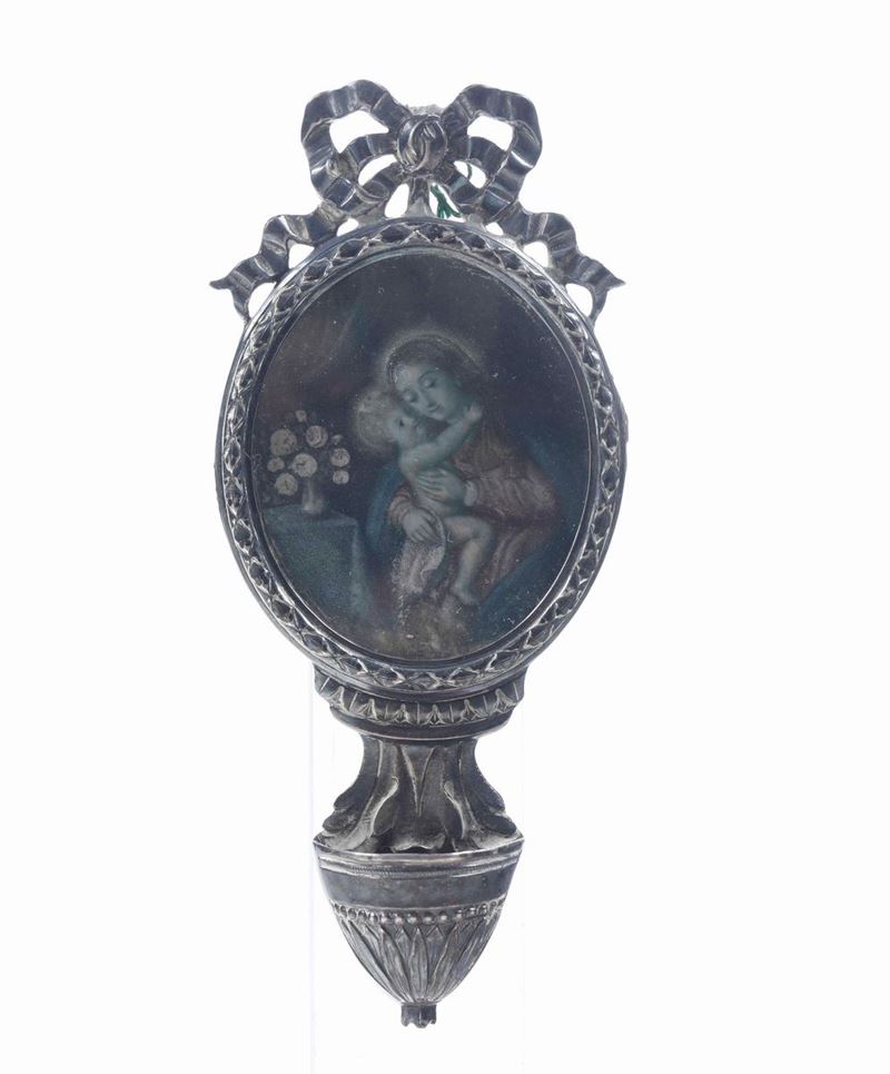Piccola acquasantiera in argento con all'interno miniatura (Madonna con Bambino) dipinta su pergamena, XVIII secolo  - Asta Scultura e Oggetti d'Arte | Cambi Time - Cambi Casa d'Aste