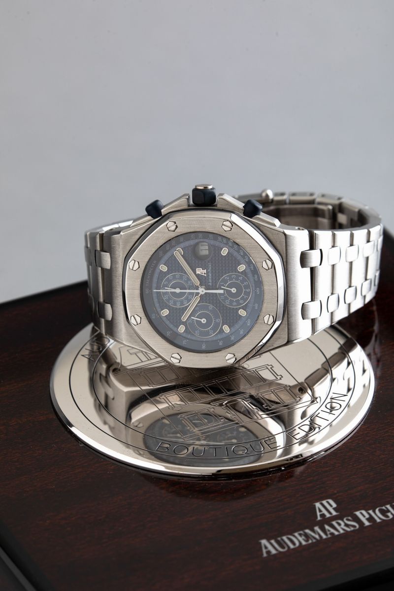 Audemars Piguet - Offshore Ref 25721st "the Beast" Seriale D in Acciaio, Quadrante "blue Queen" T...