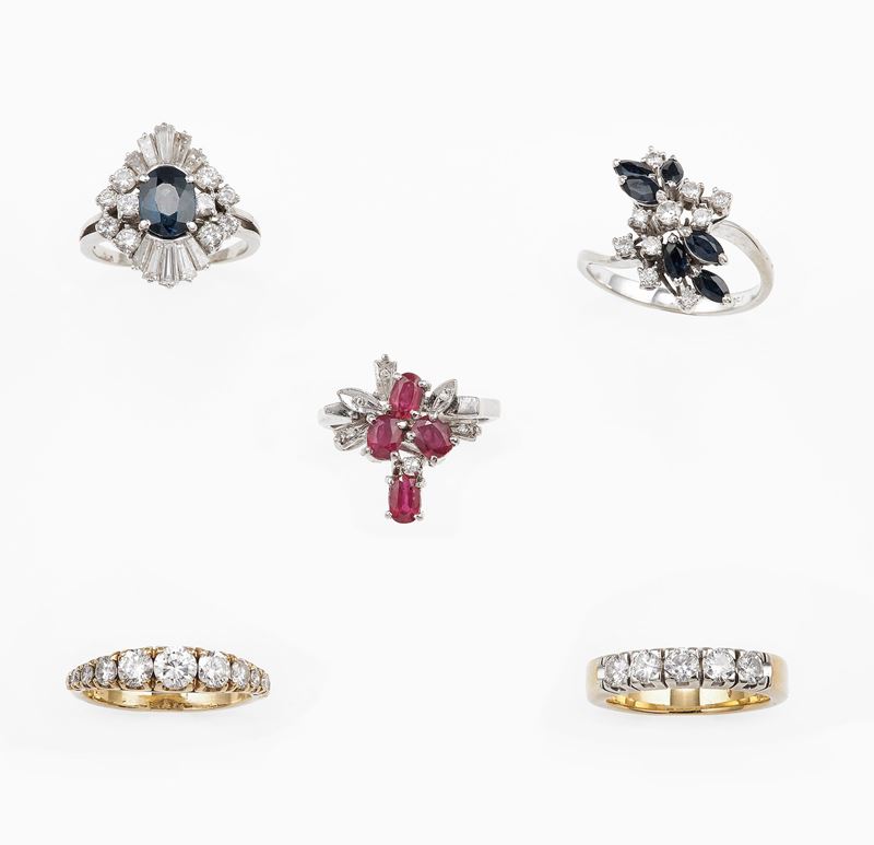 Lotto composto da cinque anelli con diamanti, zaffiri e rubini  - Asta Gioielli | Cambi Time - Cambi Casa d'Aste
