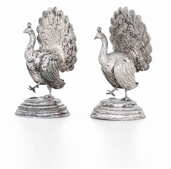 Coppia di portastecchini a foggia di pavone in argento. Argenteria austro-ungarica del XIX secolo