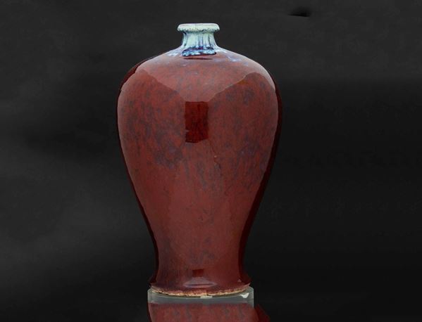 Vaso in ceramica invetriata flambè sui toni del sangue di bue e dell'azzurro, Cina, Dinastia Qing, XIX secolo
