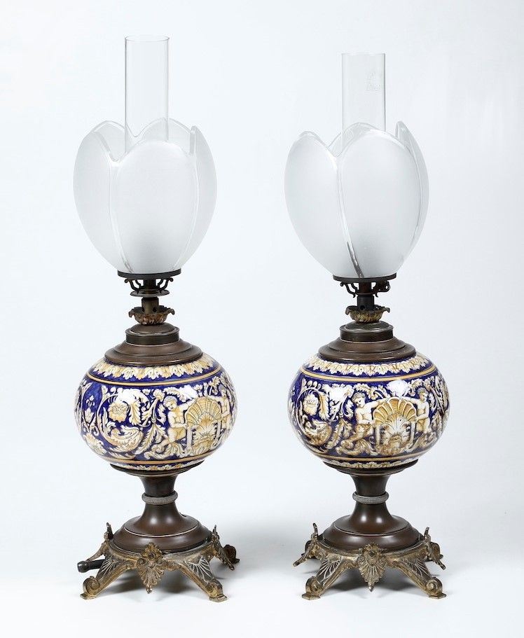 Coppia di lampade a gas Italia, inizio del XX secolo  - Auction Ceramics and Glass | Timed Auction - Cambi Casa d'Aste