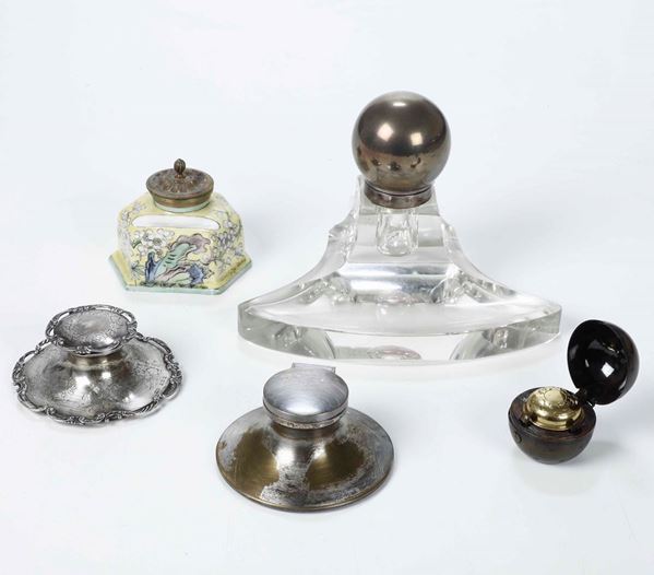 Cinque calamai in argento e vetro. Differenti manifatture europee del XX secolo