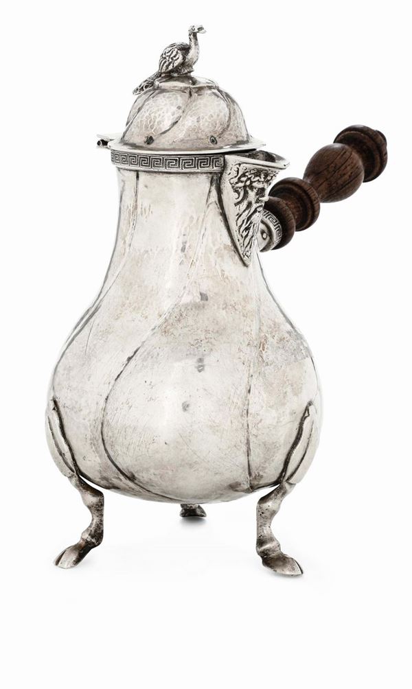 Caffettiera in argento fuso, sbalzato e cesellato. Argenteria veneta del XVIII secolo. Argentiere ABF (non identificato)