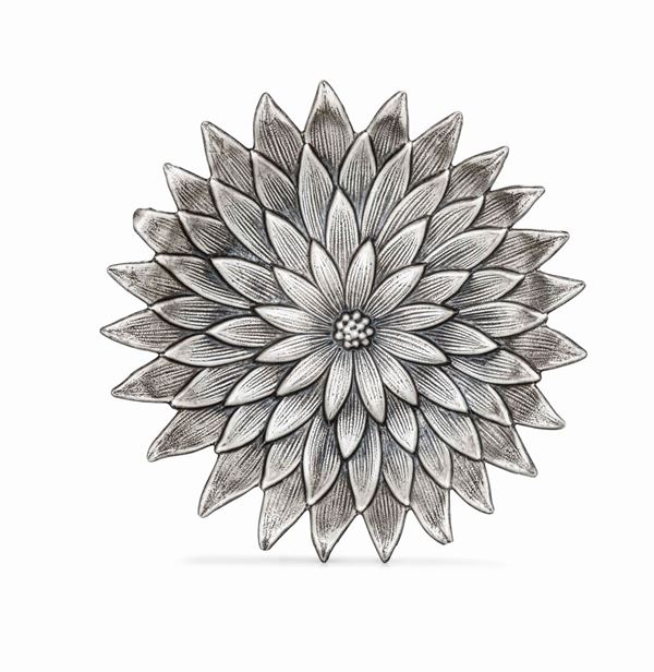 Ciotola a forma di fiore in argento 925. Argenteria artistica italiana del XX secolo. Argentiere Clementi Bologna per Gianmaria Buccellati