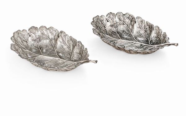 Coppia di ciotole a forma di foglie in argento 925. Argenteria artistica italiana del XX secolo. Argentiere Clementi Bologna per Gianmaria Buccellati