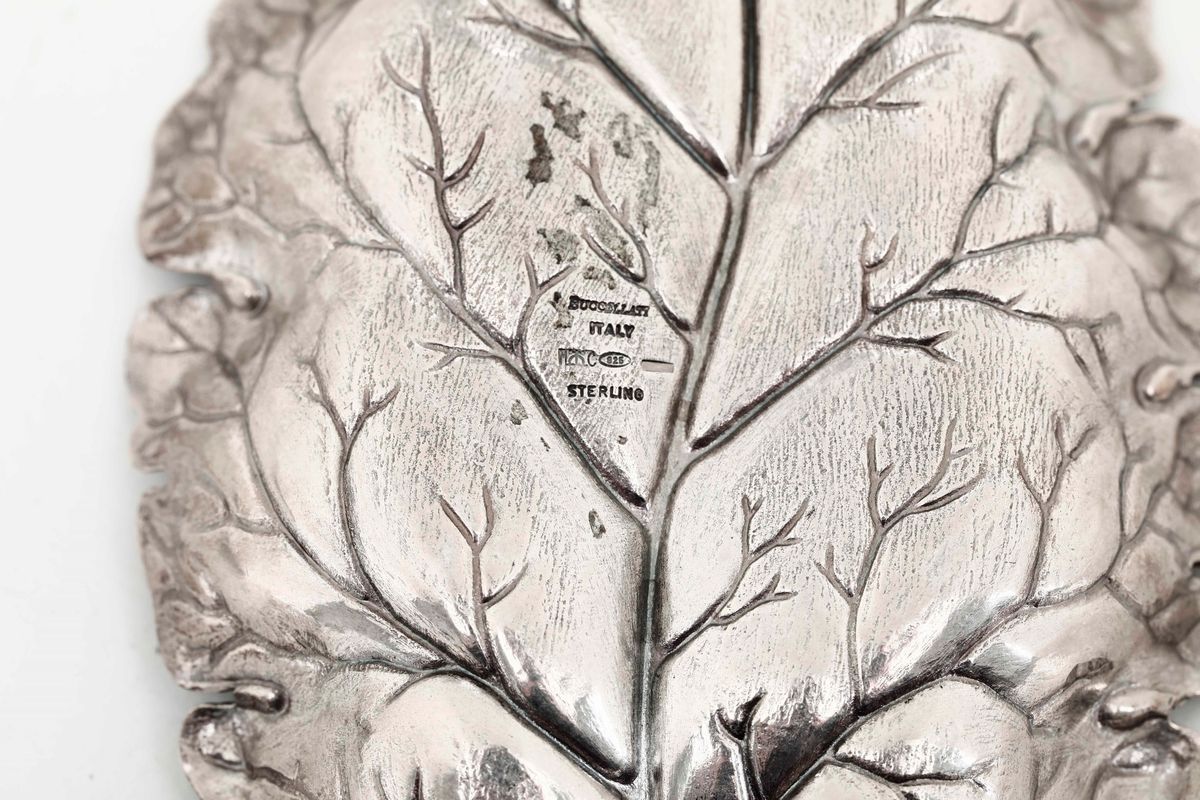 Coppia di Ciotole a Forma di Foglie in Argento 925. Argenteria Artistica Italiana del XX Secolo. ...