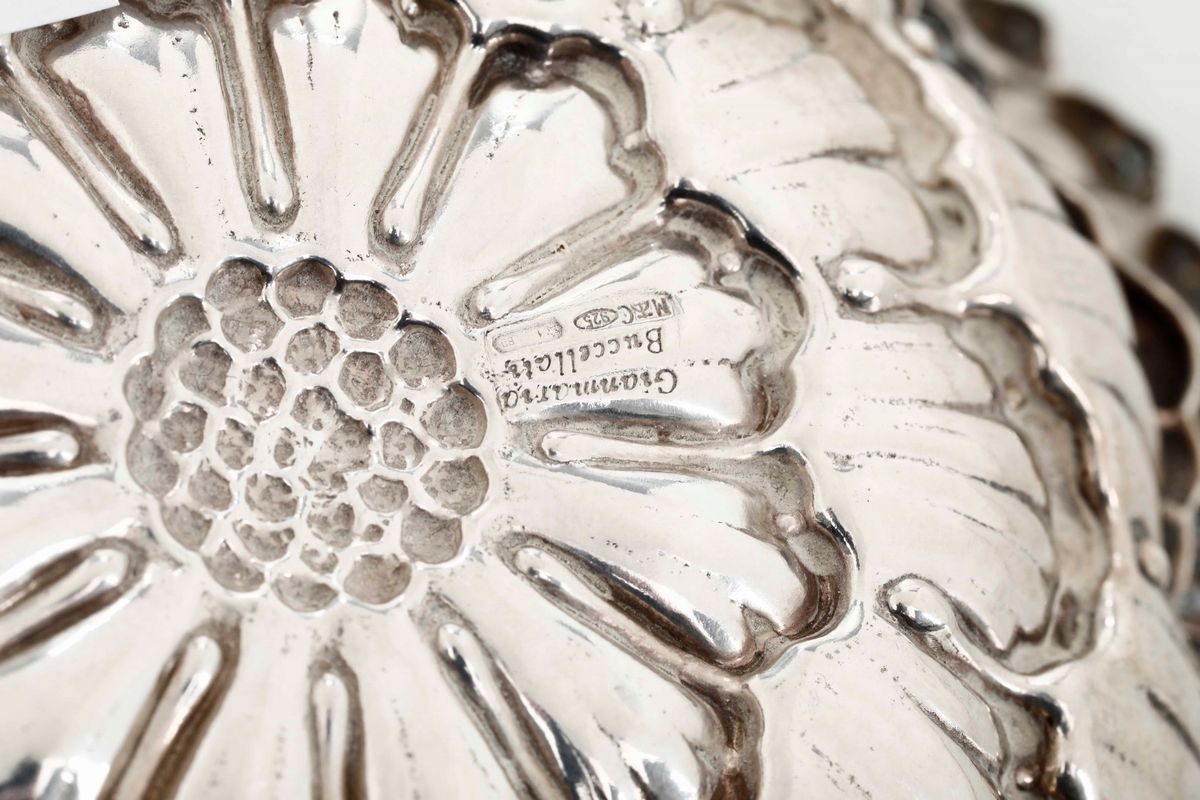 Quattro Ciotole a Forma di Fiore in Argento 925. Argenteria Artistica Italiana del XX Secolo. Arg...