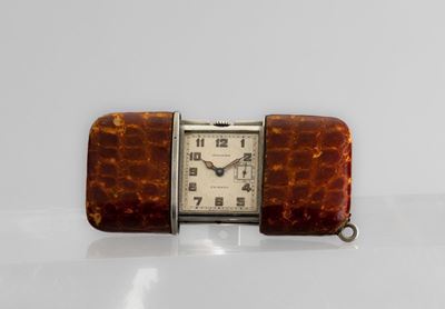 Movado - Ermeto in Acciaio e Rivestimento in Pelle con Secondi al Tre e Lancette e Numeri Arabi L...