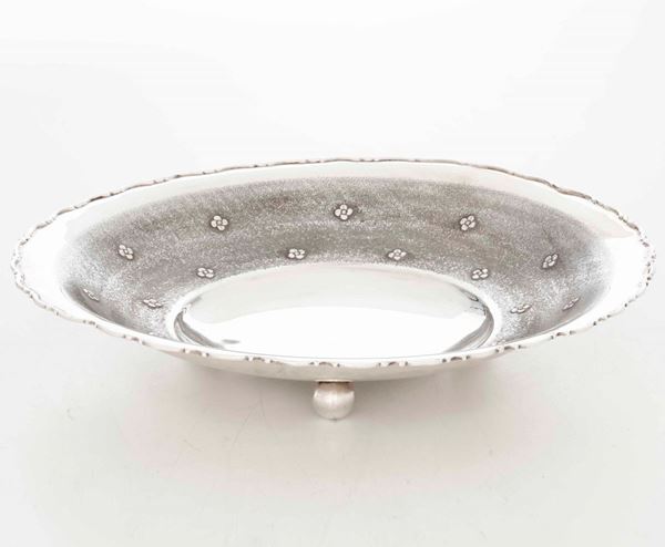 Alzatina in argento. Argenteria milanese del XX secolo