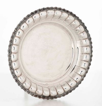 Vassoio di Forma Circolare in Argento. Argenteria Artistica del XX Secolo