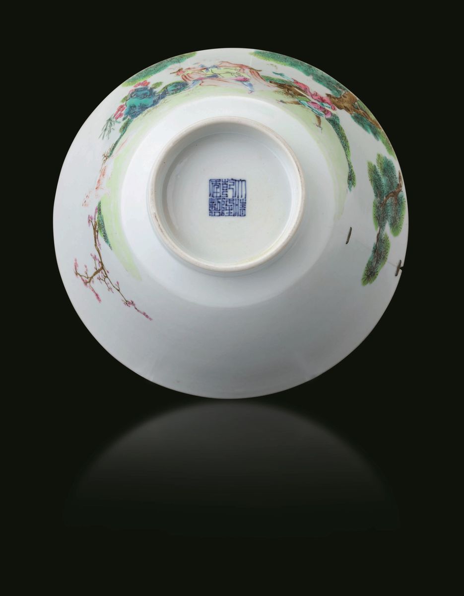 Bowl in Porcellana Raffigurante Paesaggio con Figure, Cina, Dinastia Qing, XIX Secolo