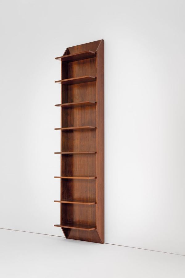 Important wall bookcase with geometric profile.