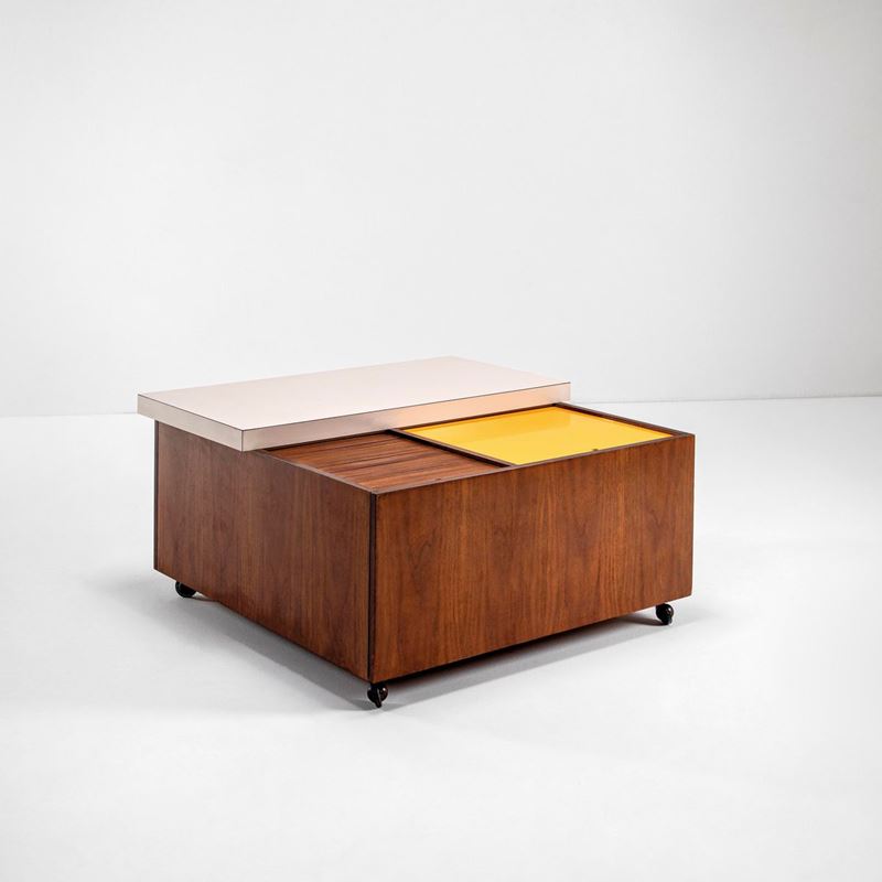 Ettore Sottsass : Low table on wheels with sliding storage compartments  - Auction Fine Design - Cambi Casa d'Aste