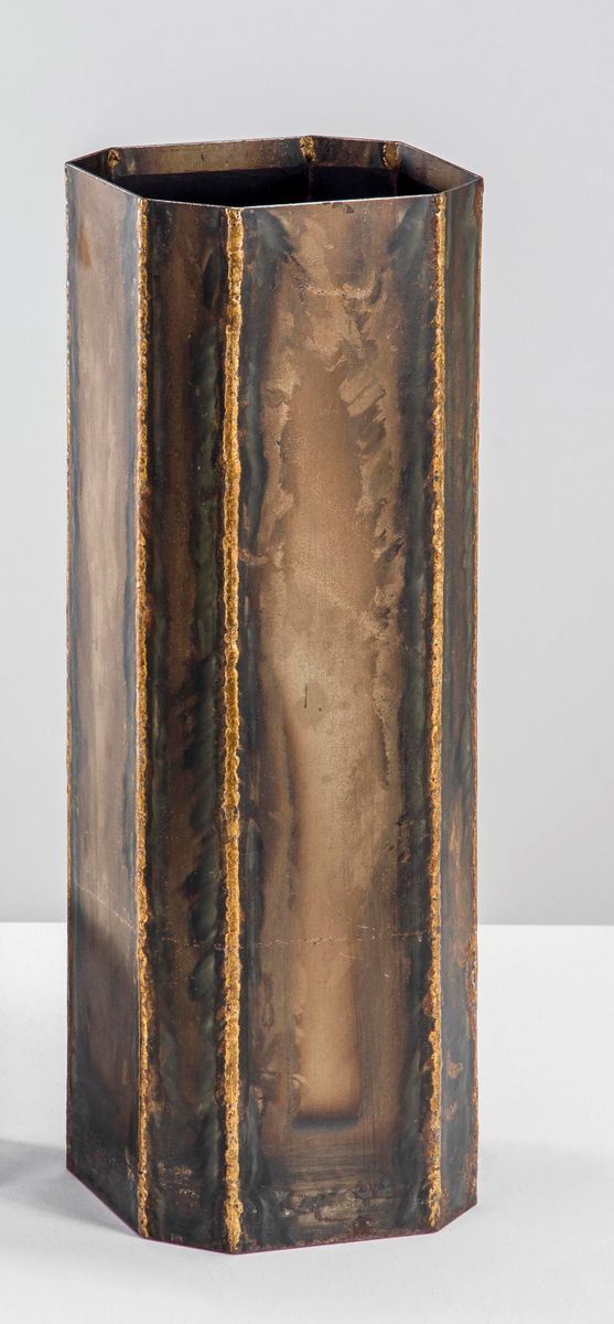 Enzo Mari : Big iron sheet vase with visible unfinished welds.  - Auction Fine Design - Cambi Casa d'Aste