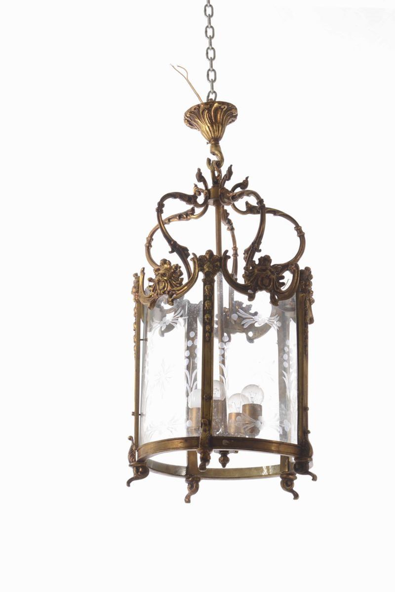 Lampadario in metallo dorato e vetro. XX secolo  - Asta Antiquariato Aprile | Cambi Time - Cambi Casa d'Aste