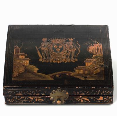 Set da Gioco di Carte con Contenitori in Legno Laccato e Fiches in Madreperla. Arte Coloniale, XV...