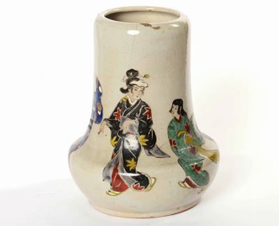 Giappone, Vaso in porcellana con figure teatrali, periodo Meiji, XIX secolo