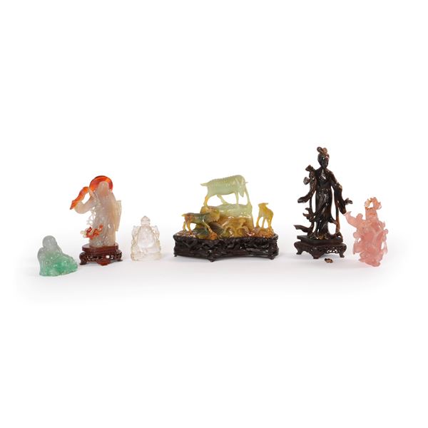 Lotto composto da sei sculture di materiali e soggetti differenti, Cina, XIX-XX secolo