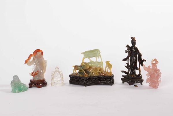 Lotto composto da sei sculture di materiali e soggetti differenti, Cina, XIX-XX secolo