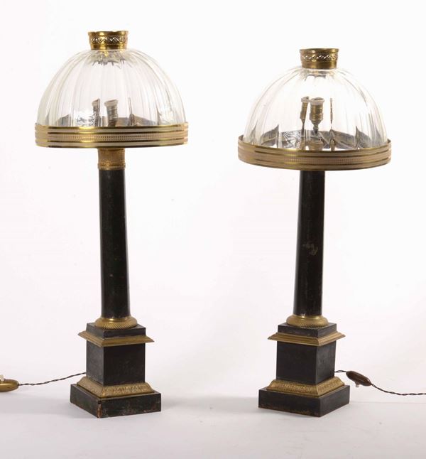Coppia di lampade a gas con base a colonna. XIX secolo