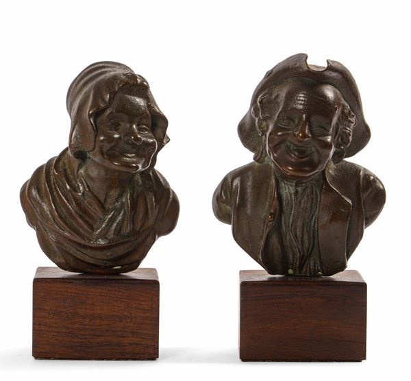 Coppia di bustini di figure caricaturali in bronzo. Fonditore del XIX-XX secolo