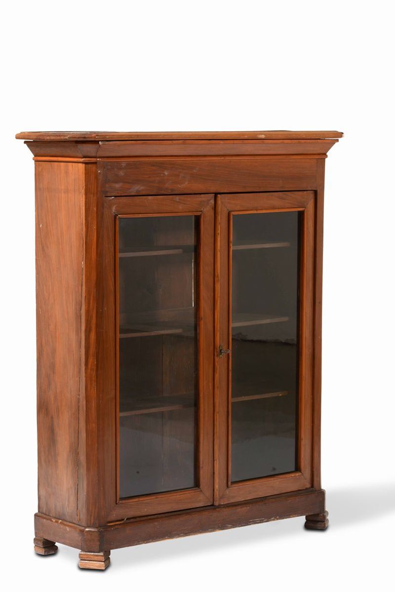 Piccola libreria in noce a due ante a vetri. XIX secolo  - Auction Antique April | Cambi Time - Cambi Casa d'Aste