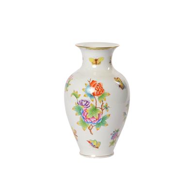 Manifattura Herend, Vaso 'Regina Vittoria', porcellana policroma e dorata