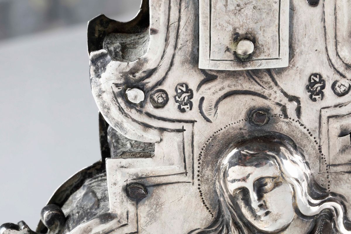 Importante Croce Astile in Argento Fuso, Sbalzato e Cesellato. Oreficeria Veneziana degli Inizi d...